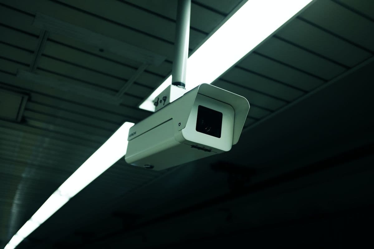 Cámara de videovigilancia para monitoreo de seguridad permanente